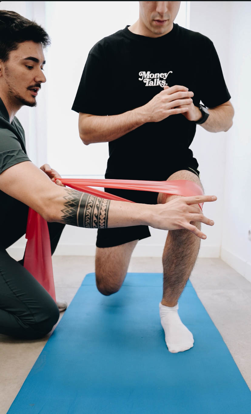 Tratamiento de fisioterapia deportiva personalizado en consulta en Evolucenter Móstoles