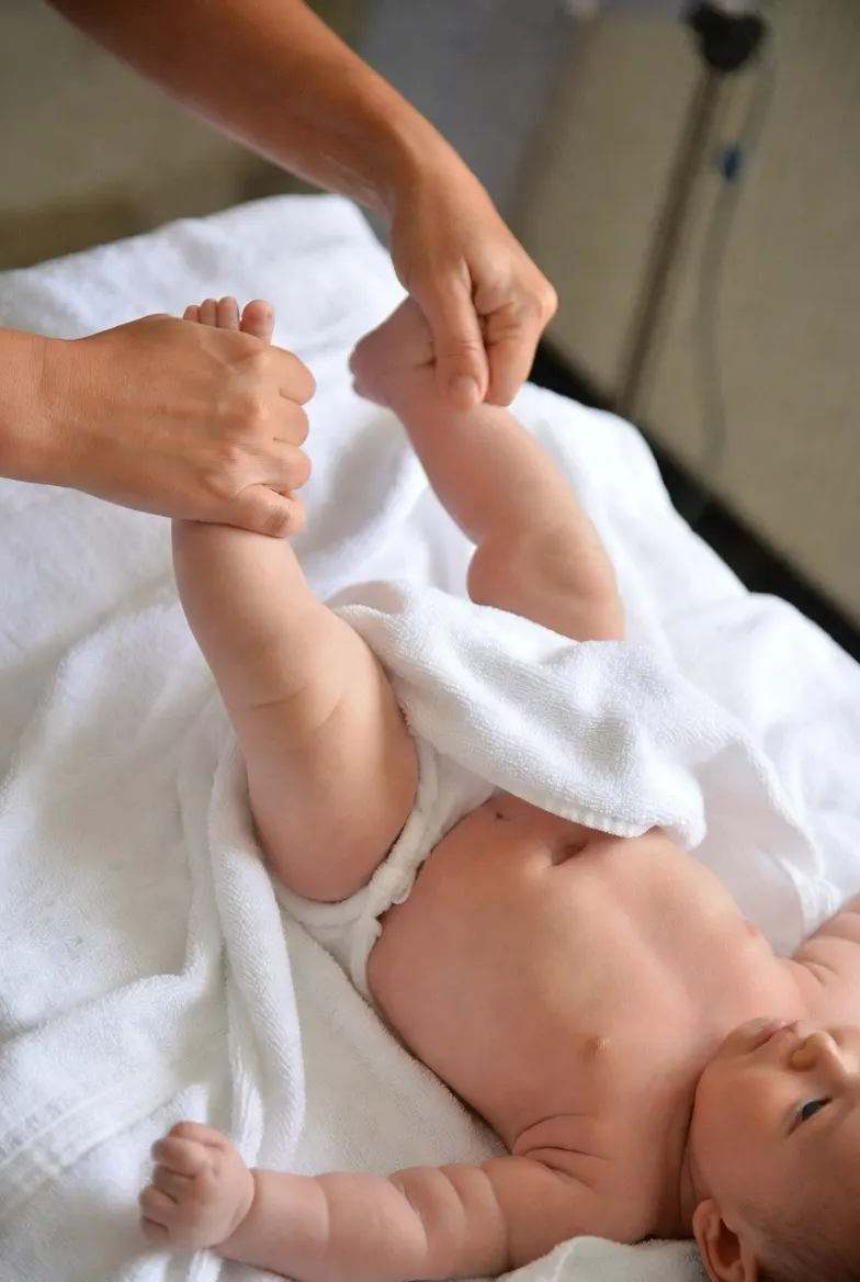 Sesión de fisioterapia respiratoria pediátrica en Evolucenter Móstoles con técnicas adaptadas para niños