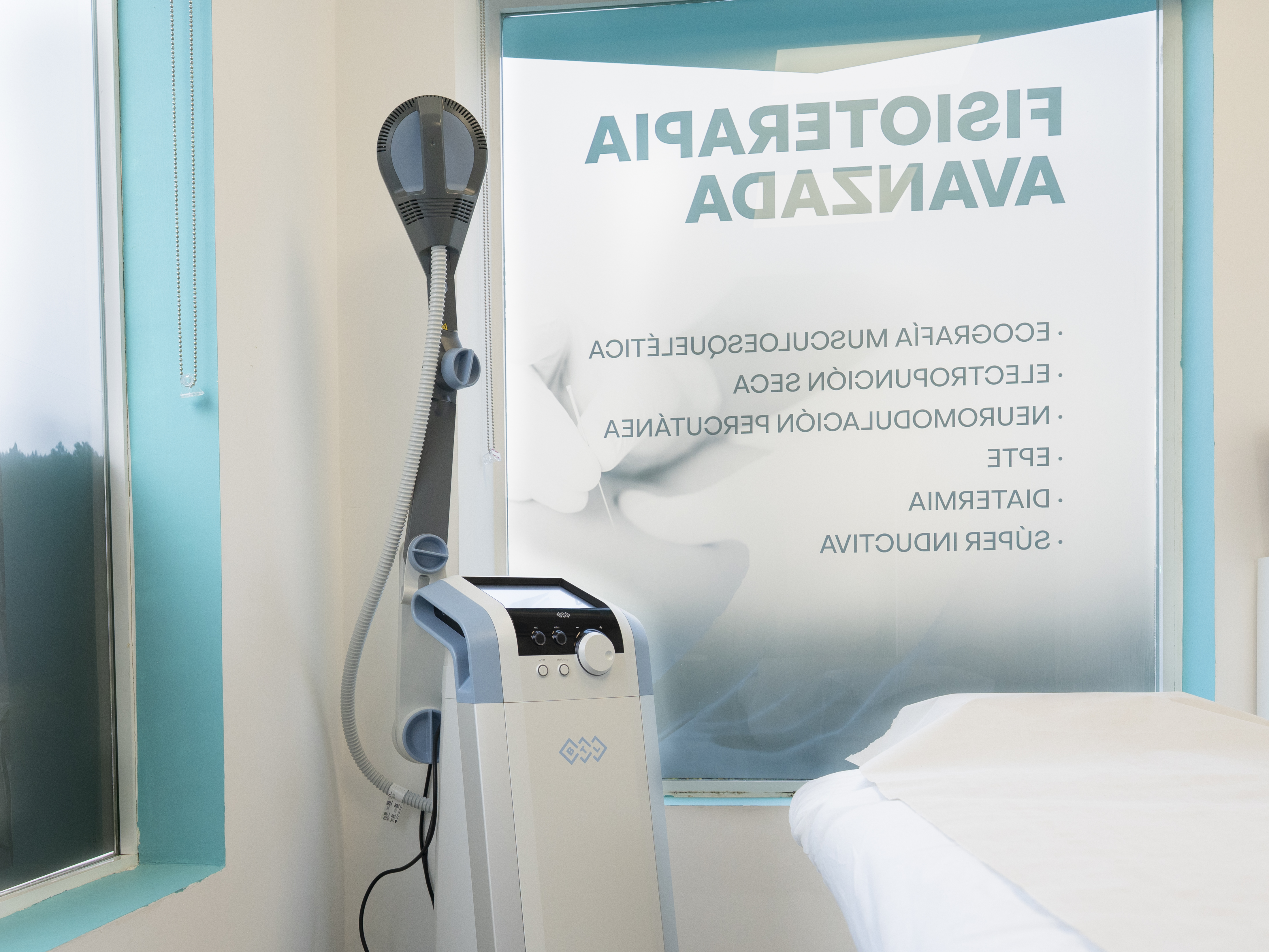 Aplicación del sistema súper inductivo en sesión de fisioterapia